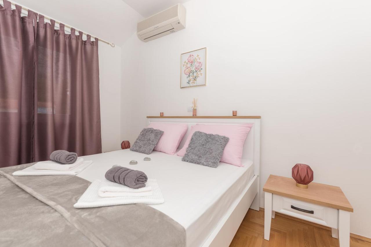 Deluxe 3 Bedroom Apartment With Sea View Baška Voda Exterior foto