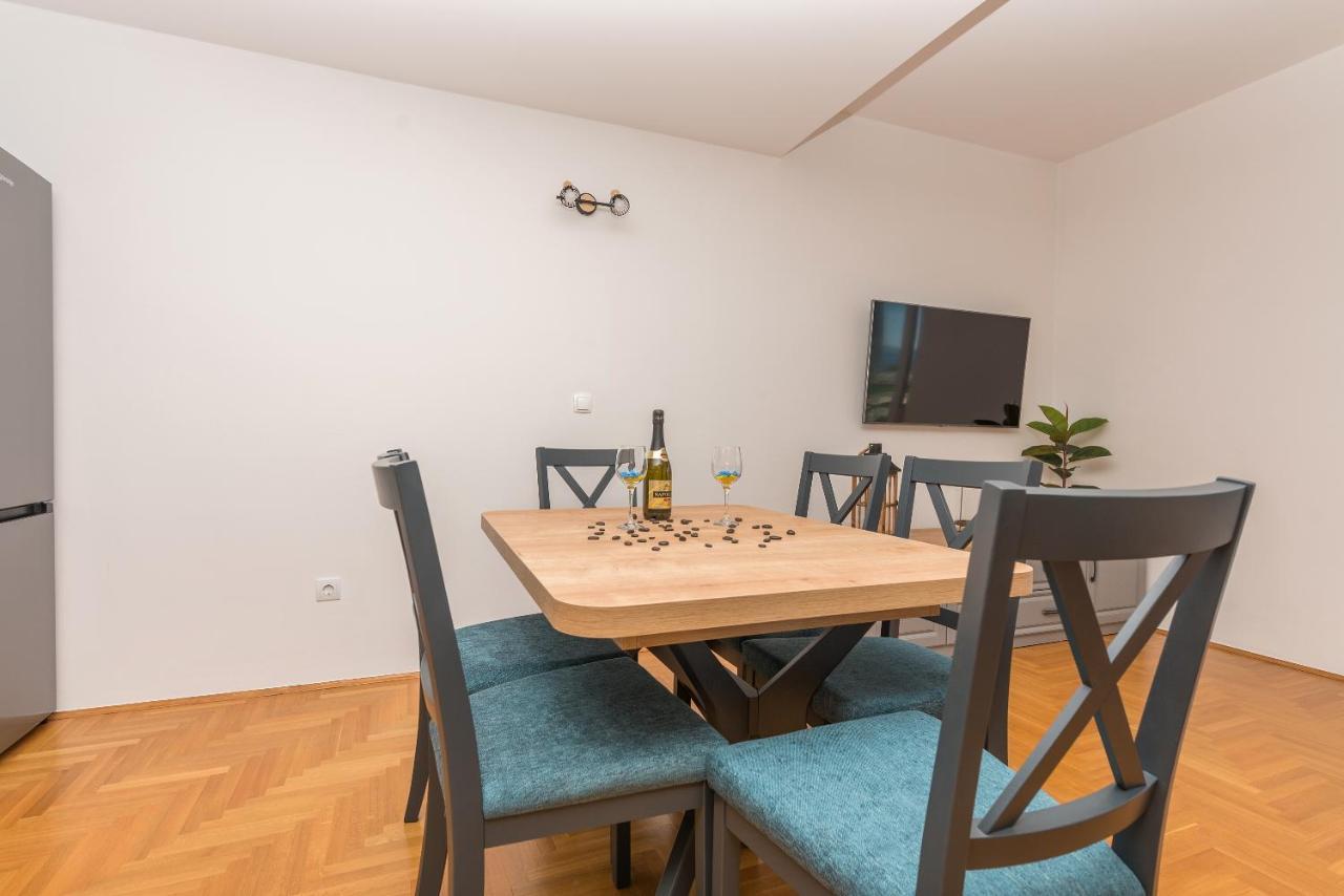 Deluxe 3 Bedroom Apartment With Sea View Baška Voda Exterior foto