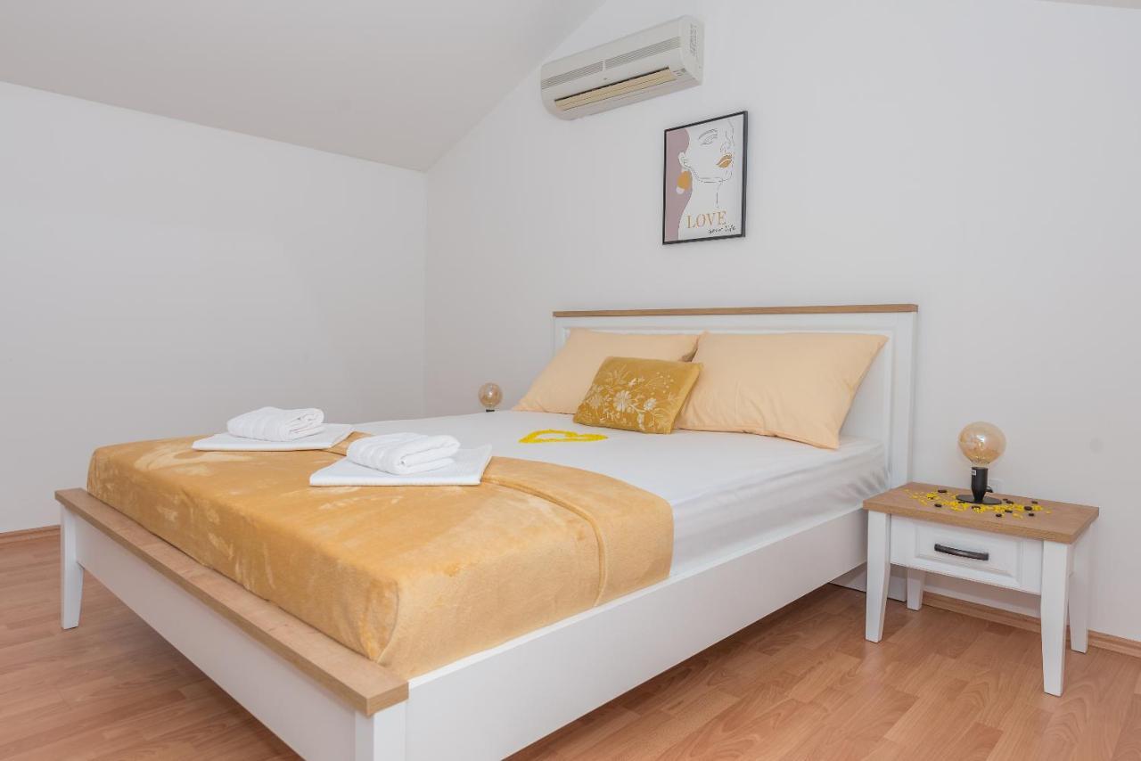 Deluxe 3 Bedroom Apartment With Sea View Baška Voda Exterior foto
